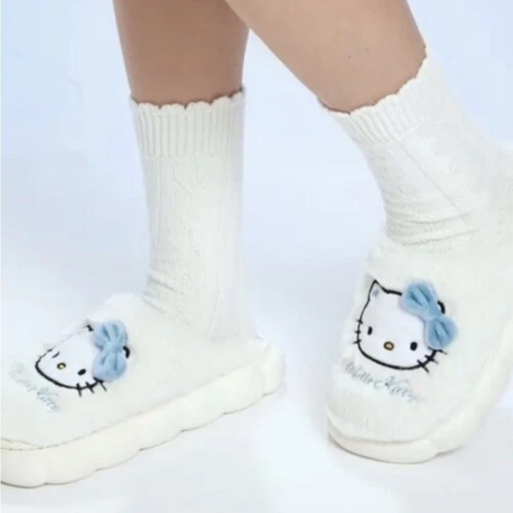 Hello Kitty Cozy White Slippers with Blue Bow - Picture 2 of 3